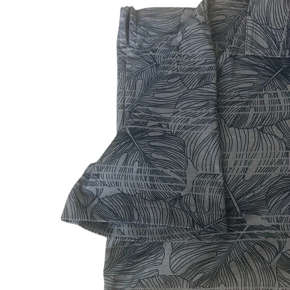 Travis Miller men’s L floral blue golf  shirt in excellent condition - Picture 4 of 7